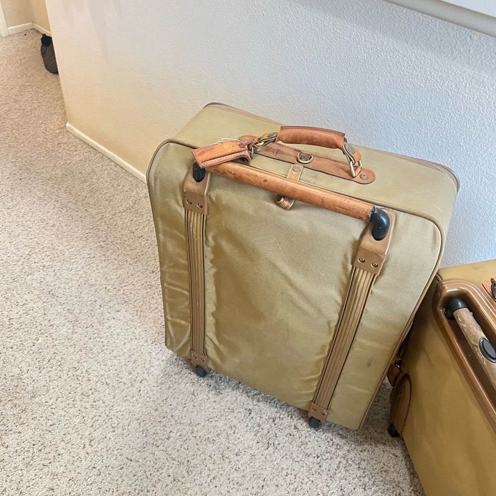 HARTMANN Nylon Leather trim Travel Luggage CarryOn Bag‎ Travel two read bellow